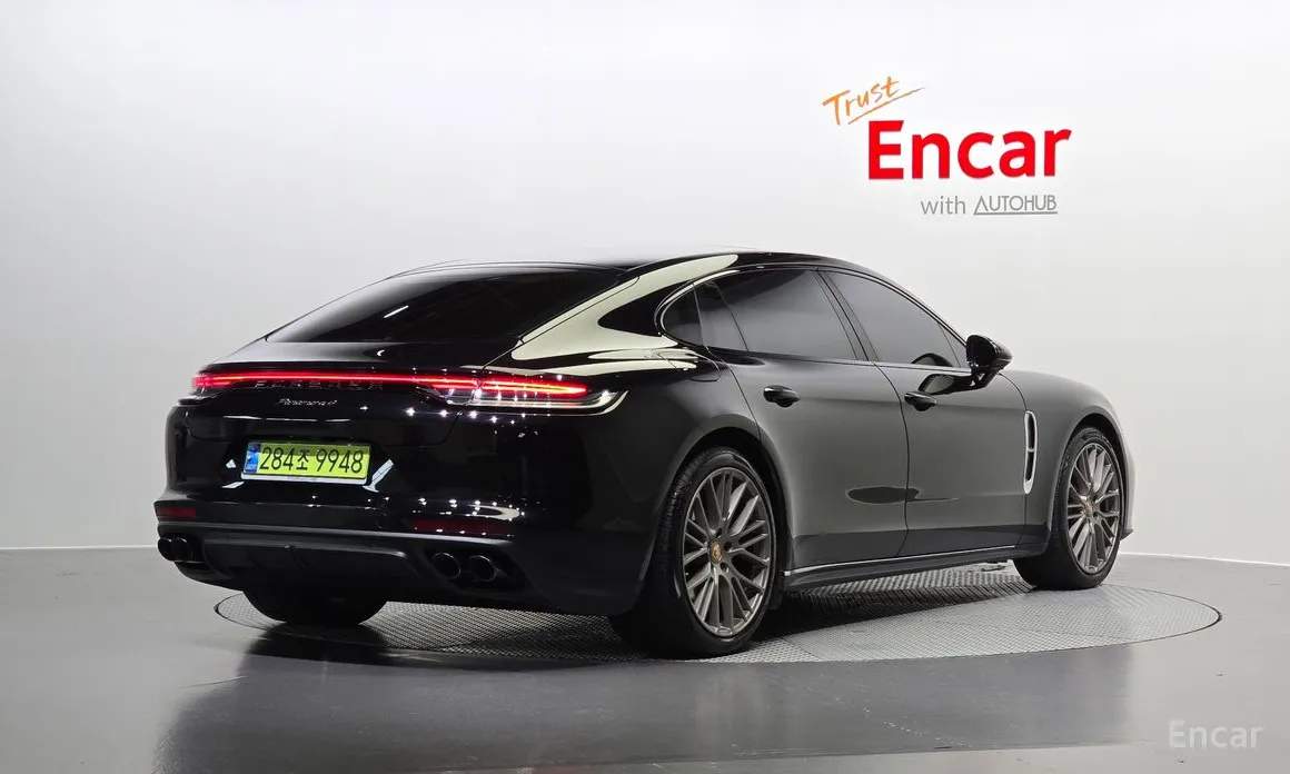 Фото 2 - Porsche Panamera