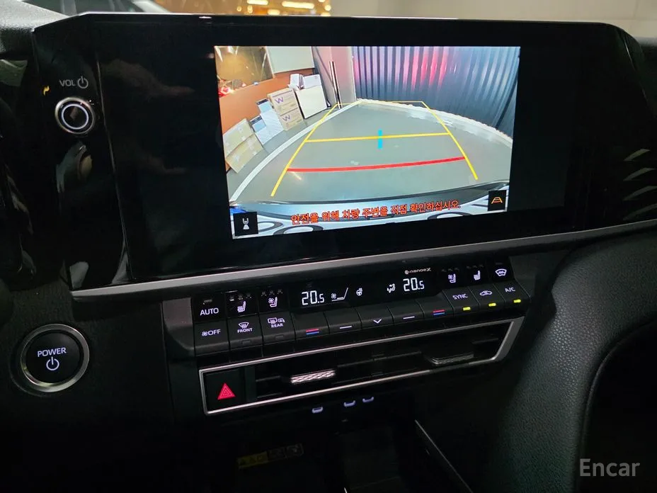 Фото 14 - Toyota Camry