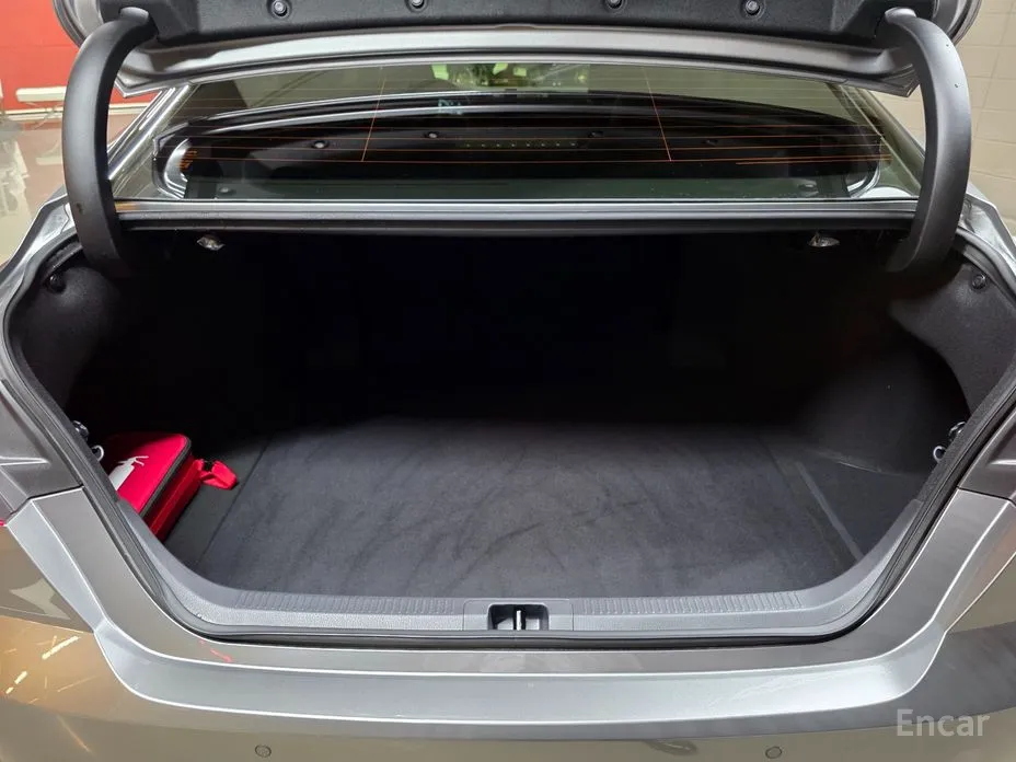 Фото 19 - Toyota Camry