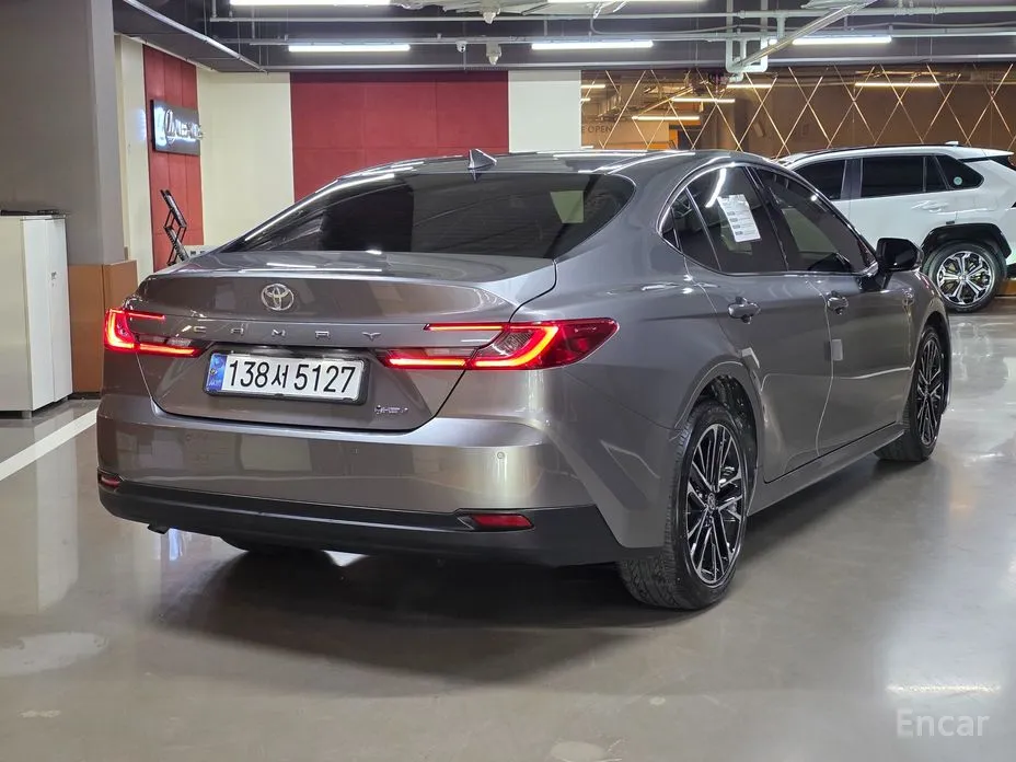 Фото 2 - Toyota Camry