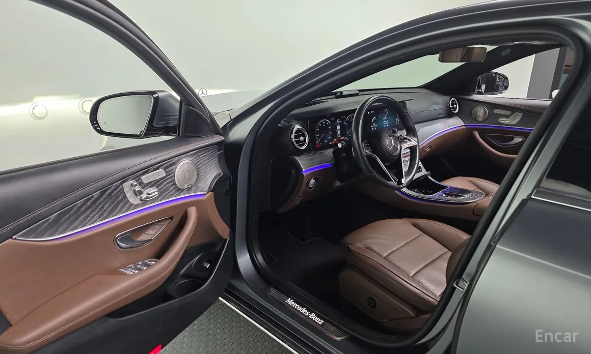 Фото 11 - Mercedes-Benz E-Class