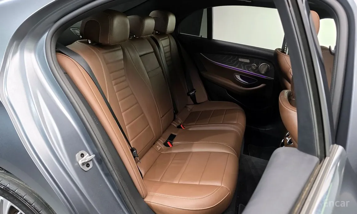 Фото 12 - Mercedes-Benz E-Class