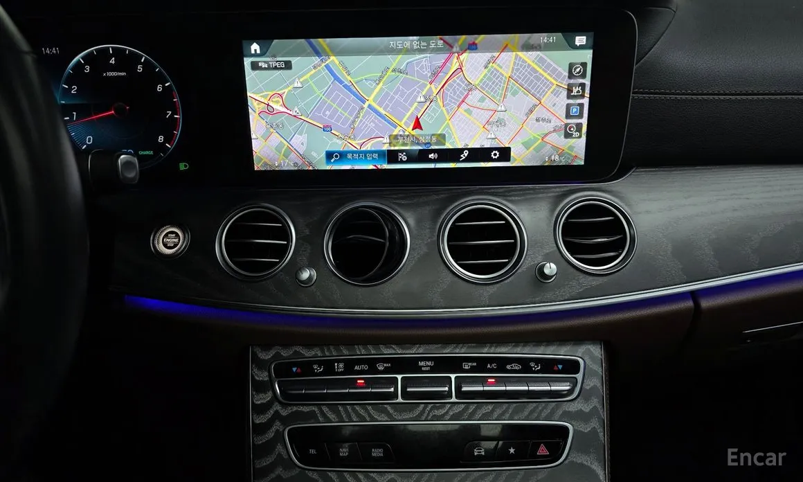 Фото 14 - Mercedes-Benz E-Class