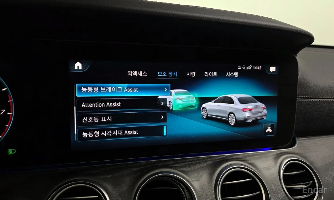 Фото 16 - Mercedes-Benz E-Class