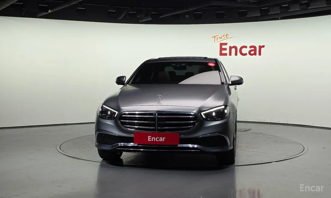 Фото 3 - Mercedes-Benz E-Class