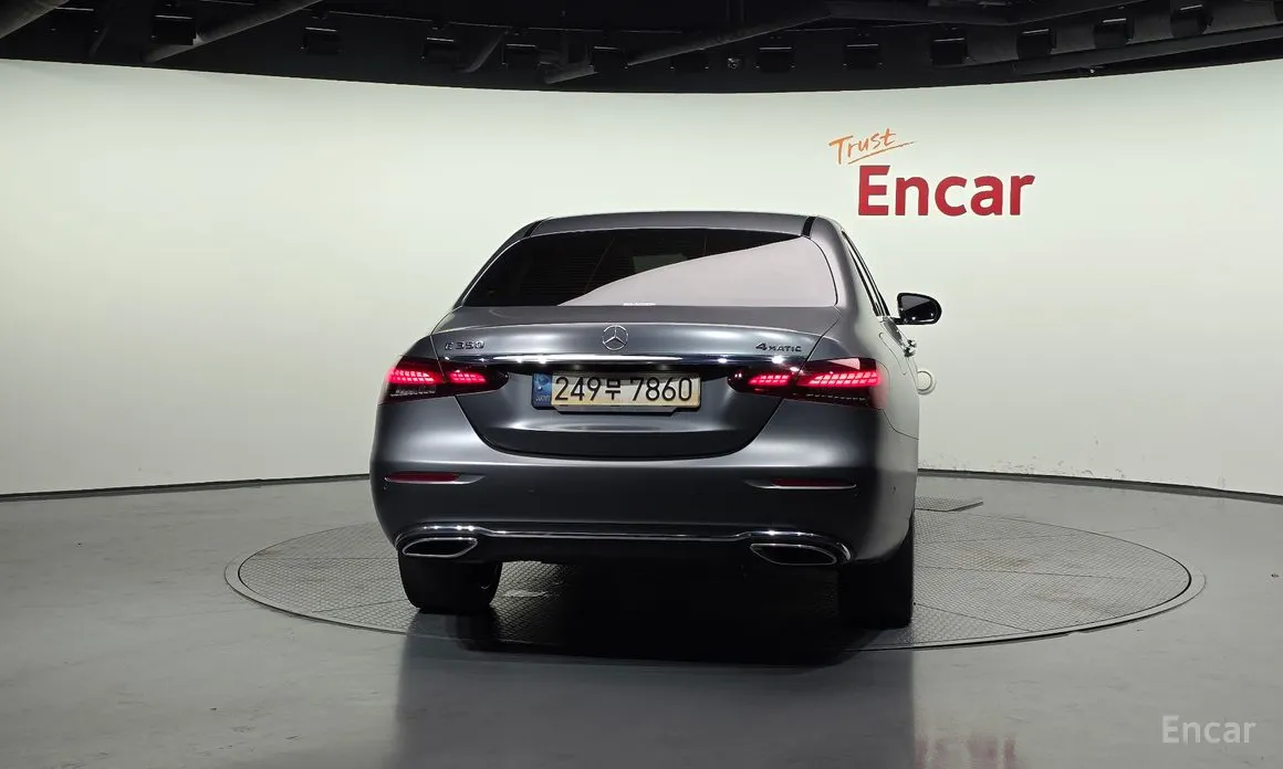 Фото 4 - Mercedes-Benz E-Class