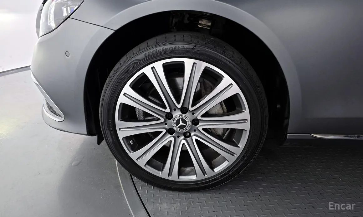 Фото 5 - Mercedes-Benz E-Class