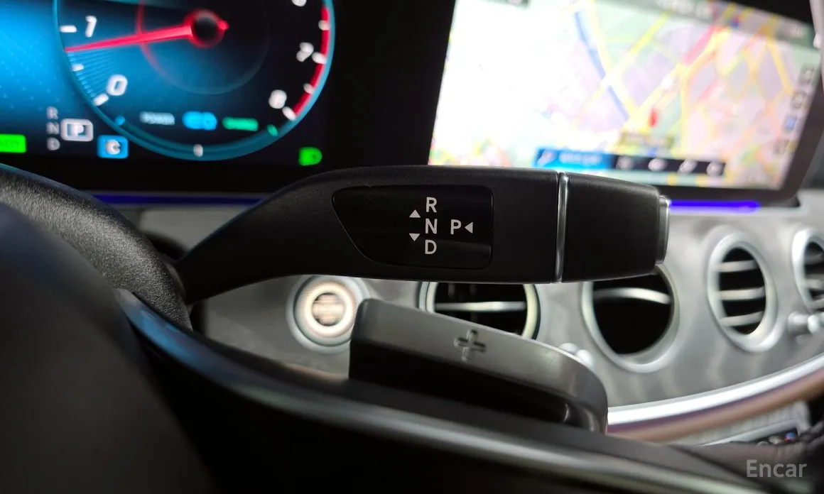 Фото 9 - Mercedes-Benz E-Class