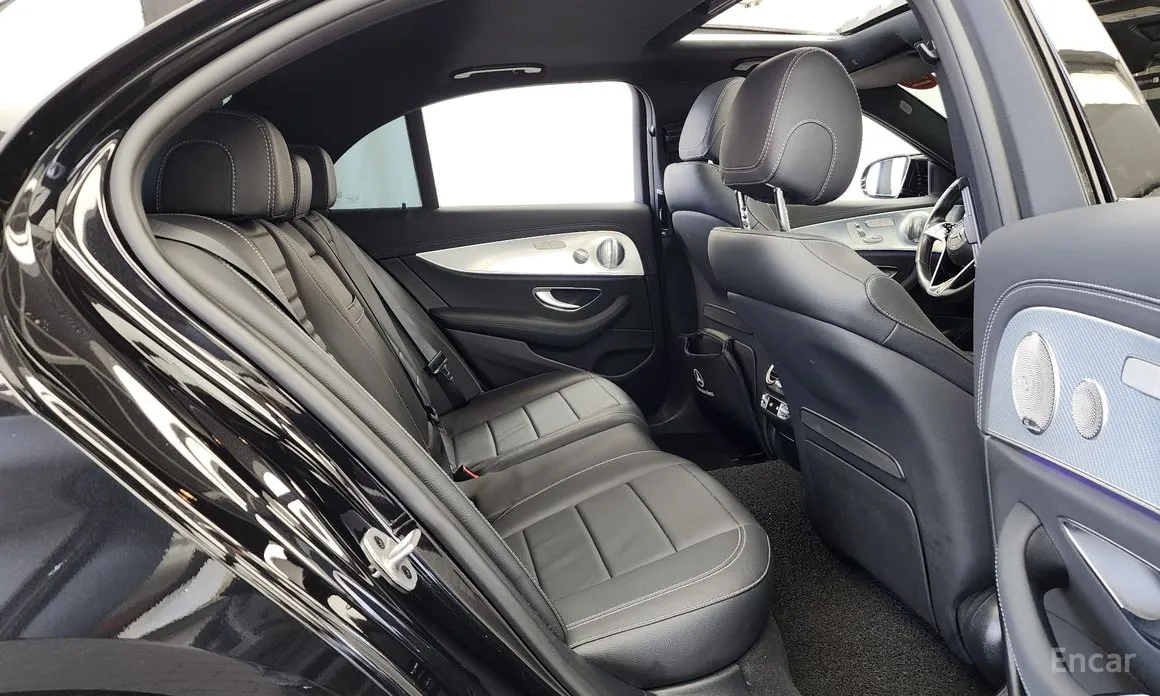 Фото 12 - Mercedes-Benz E-Class