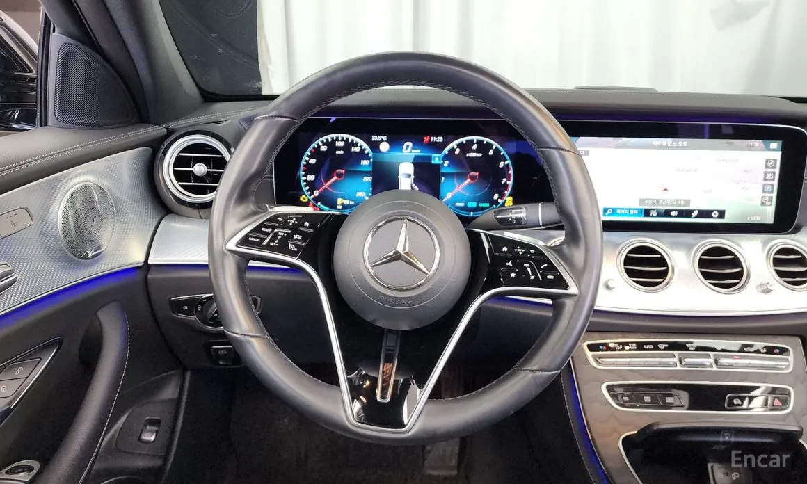 Фото 13 - Mercedes-Benz E-Class