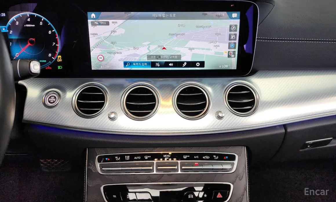 Фото 14 - Mercedes-Benz E-Class