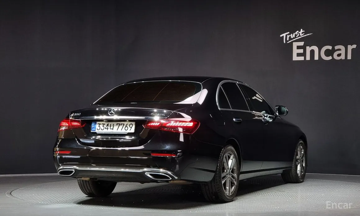 Фото 2 - Mercedes-Benz E-Class