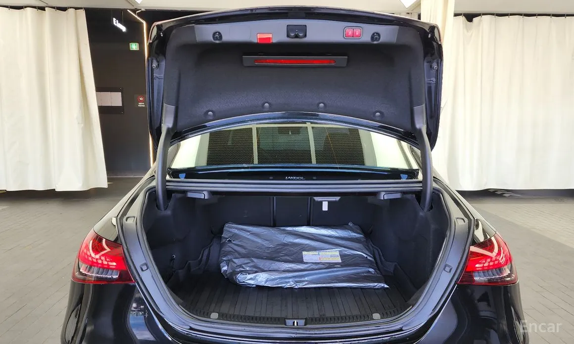 Фото 20 - Mercedes-Benz E-Class