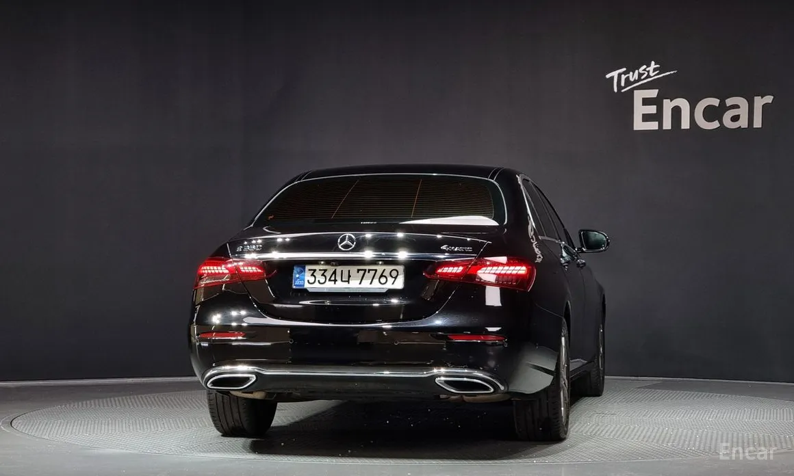 Фото 4 - Mercedes-Benz E-Class