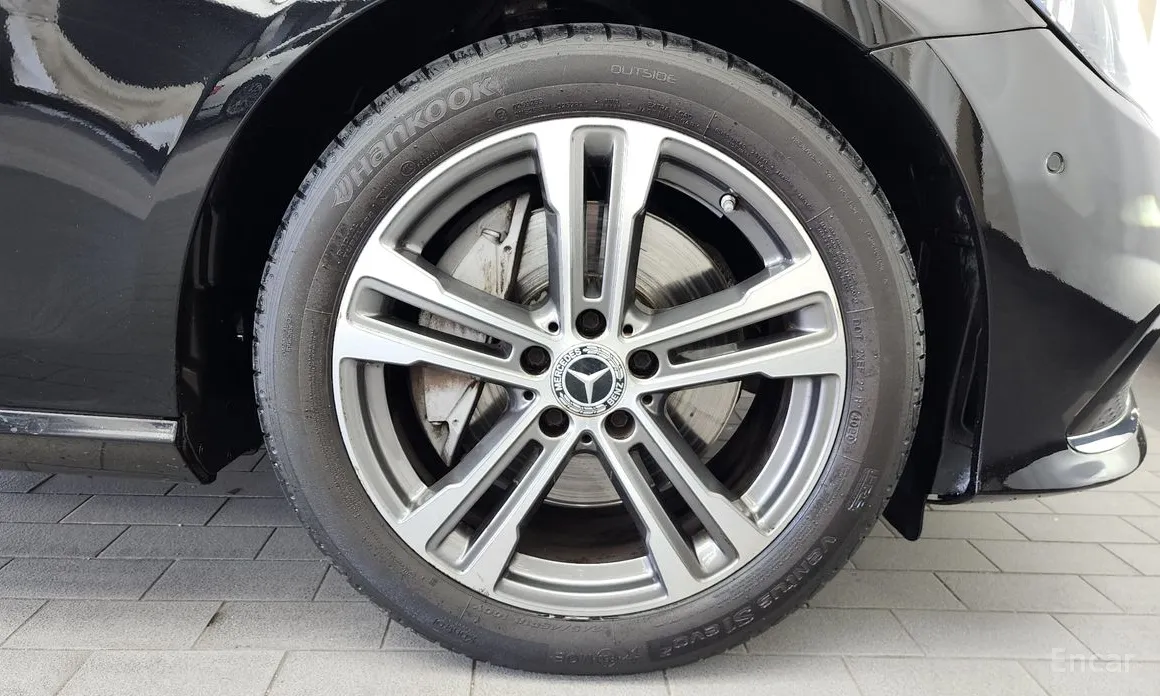 Фото 5 - Mercedes-Benz E-Class