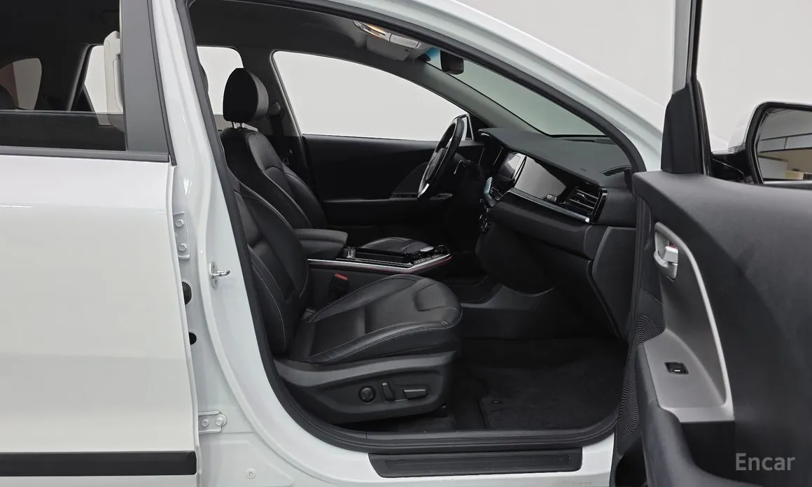 Фото 11 - Kia Niro