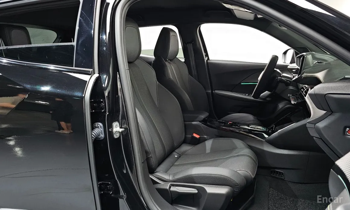 Фото 10 - Peugeot 2008