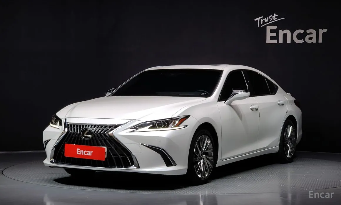 Фото 1 - Lexus ES