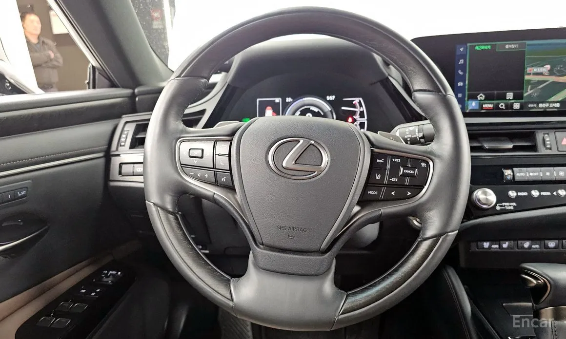 Фото 13 - Lexus ES