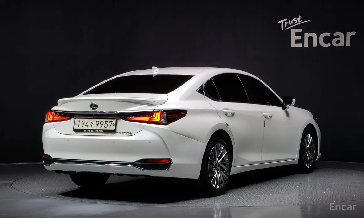 Фото 2 - Lexus ES