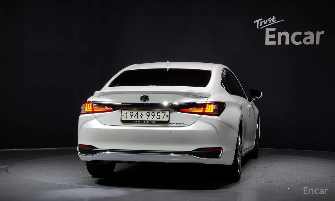 Фото 4 - Lexus ES