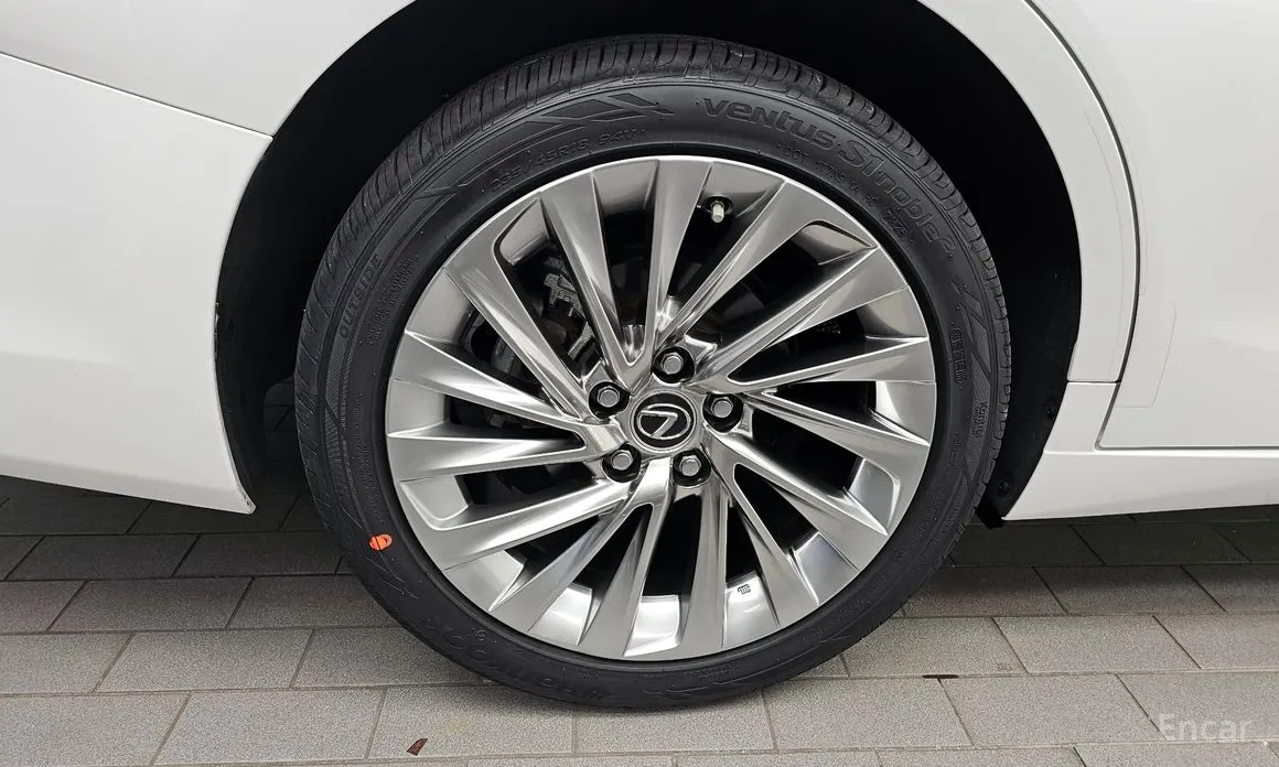 Фото 5 - Lexus ES