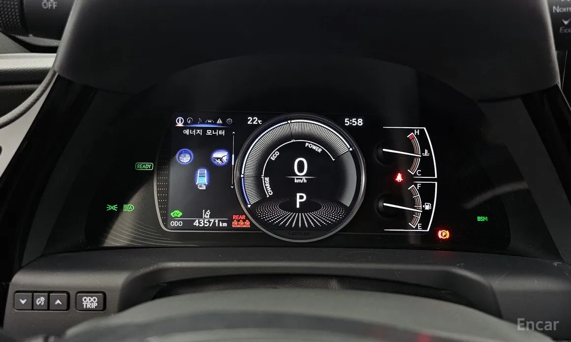 Фото 8 - Lexus ES