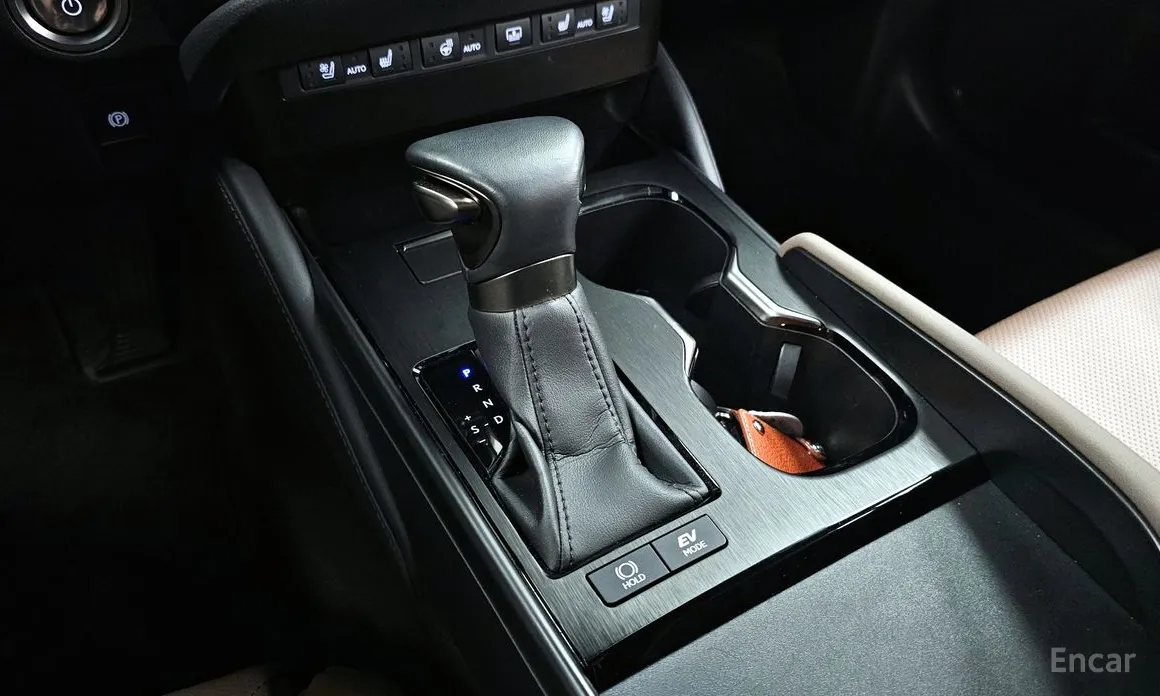 Фото 9 - Lexus ES