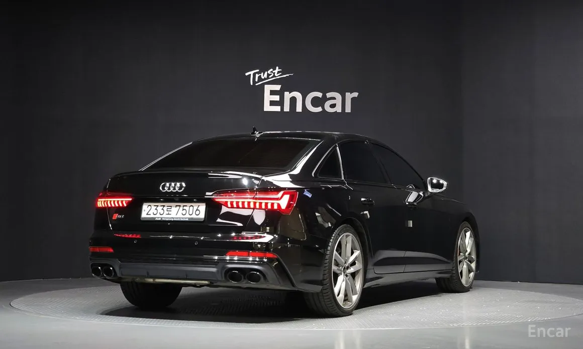 Фото 2 - Audi S6