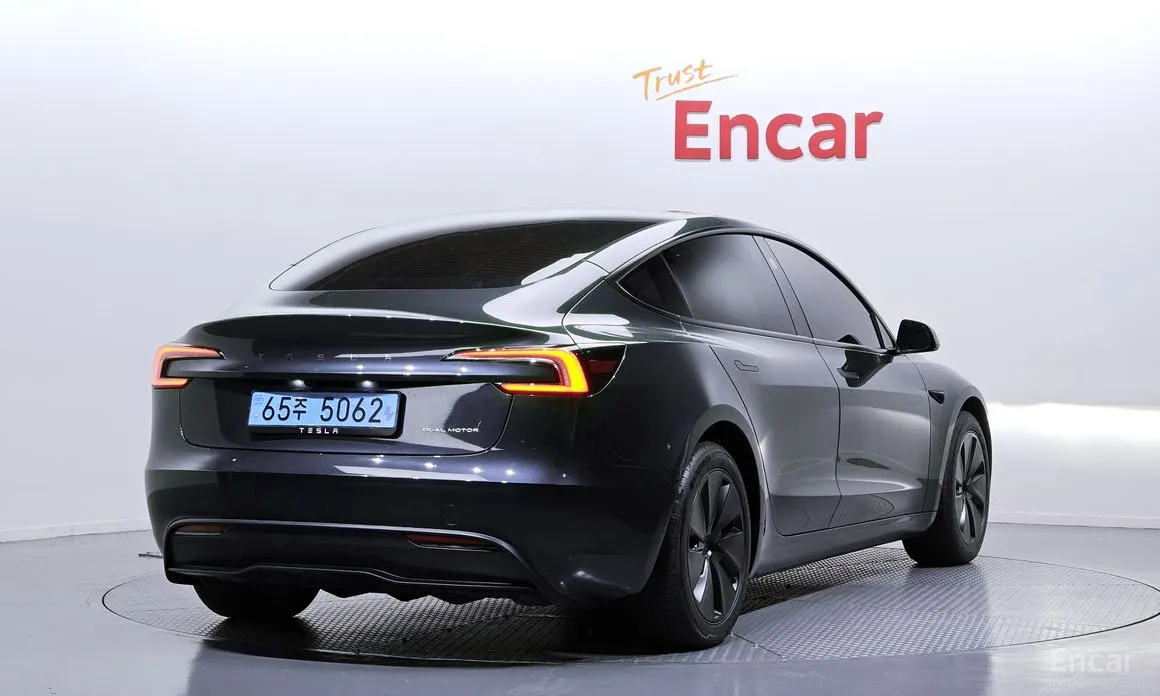 Фото 2 - Tesla Model 3