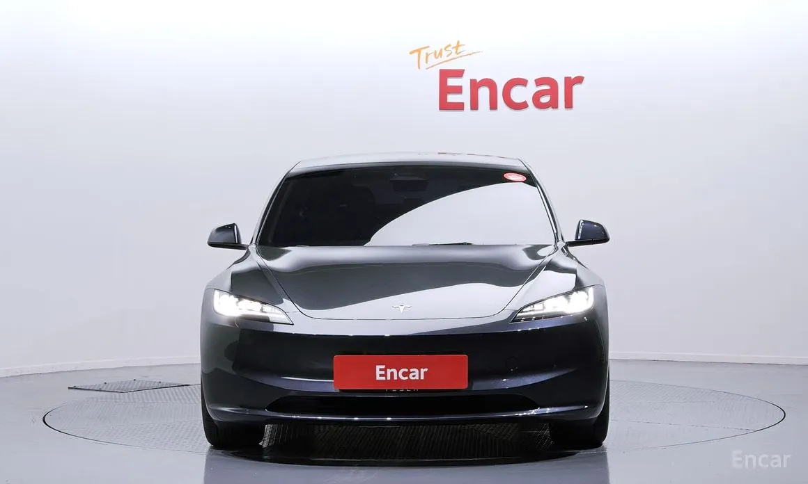 Фото 3 - Tesla Model 3