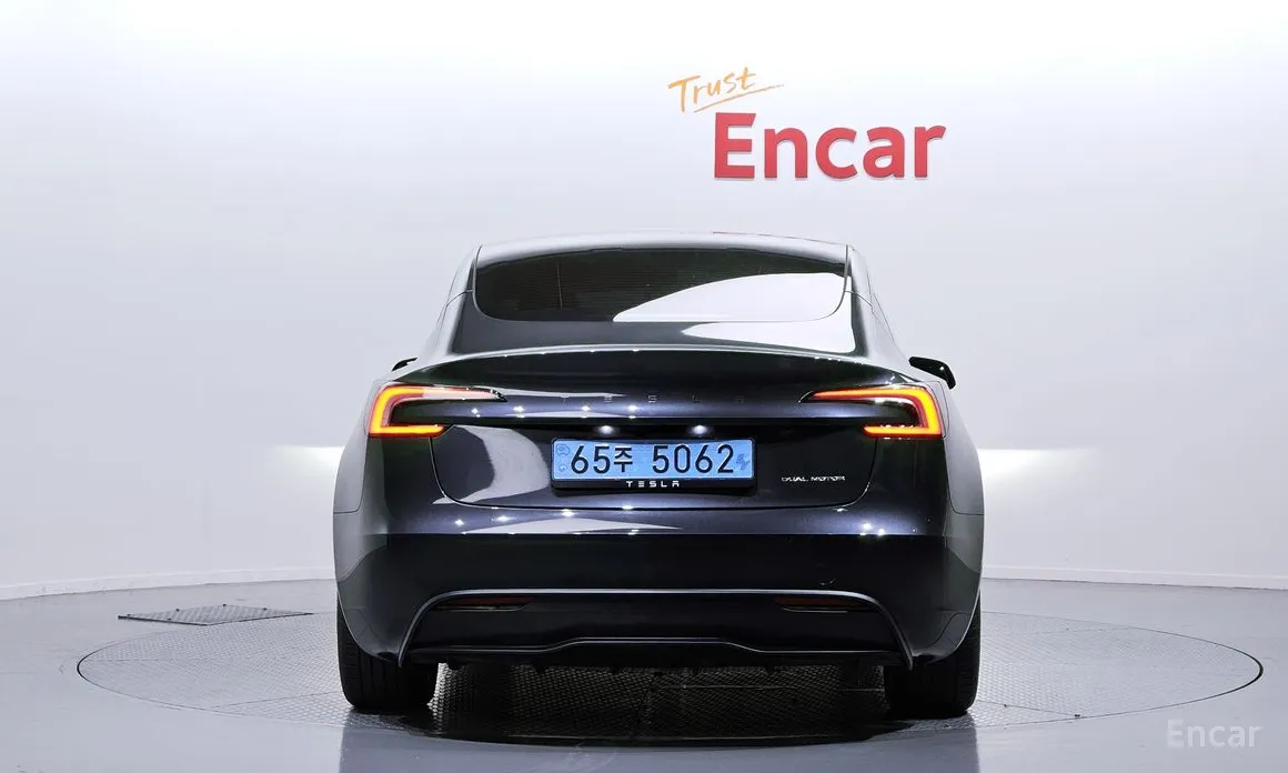 Фото 4 - Tesla Model 3