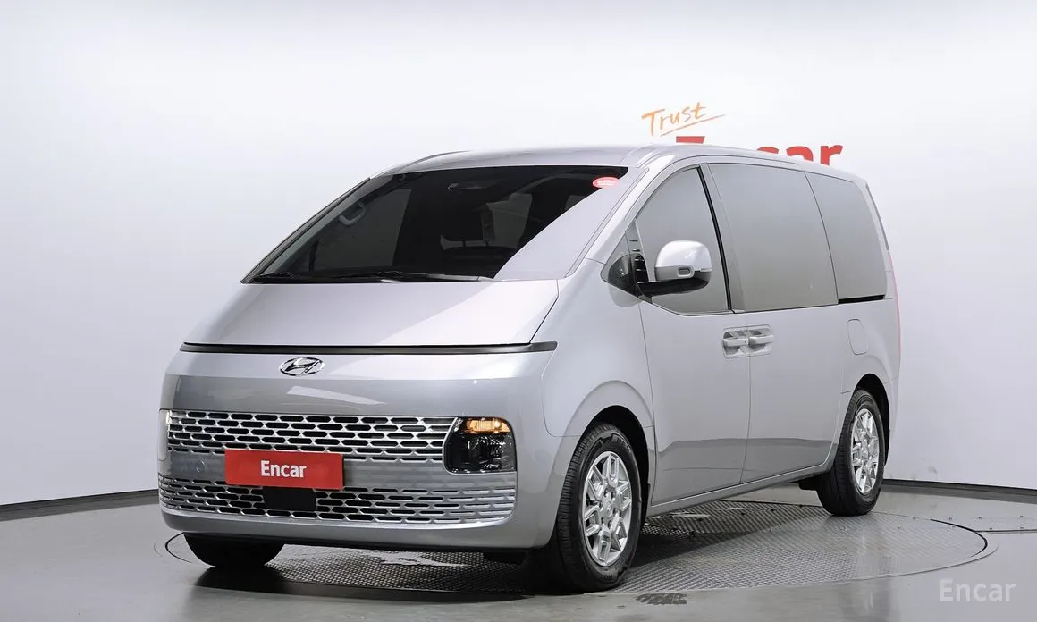 Фото 1 - Hyundai Staria