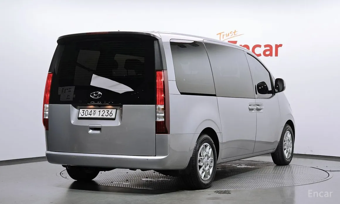 Фото 2 - Hyundai Staria