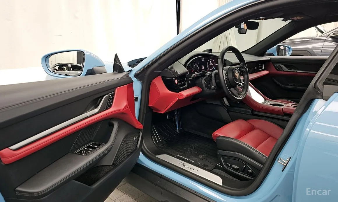Фото 10 - Porsche Taycan
