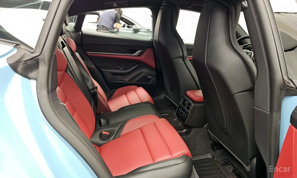 Фото 12 - Porsche Taycan