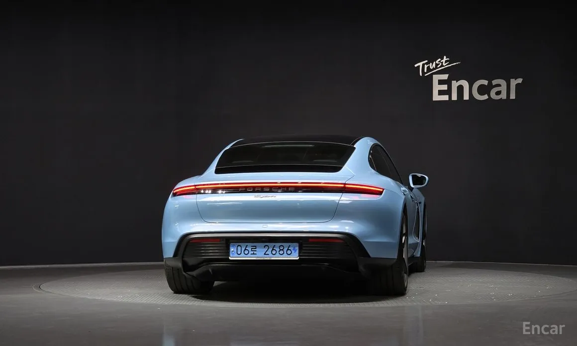 Фото 4 - Porsche Taycan