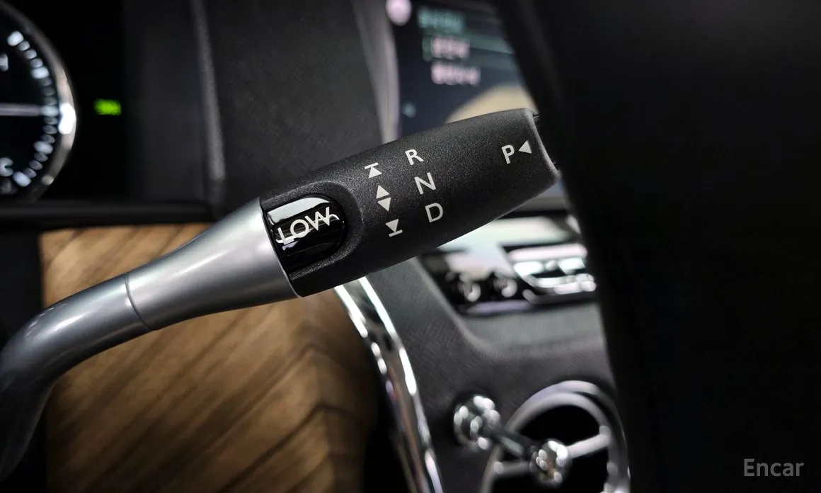 Фото 9 - Rolls-Royce Cullinan