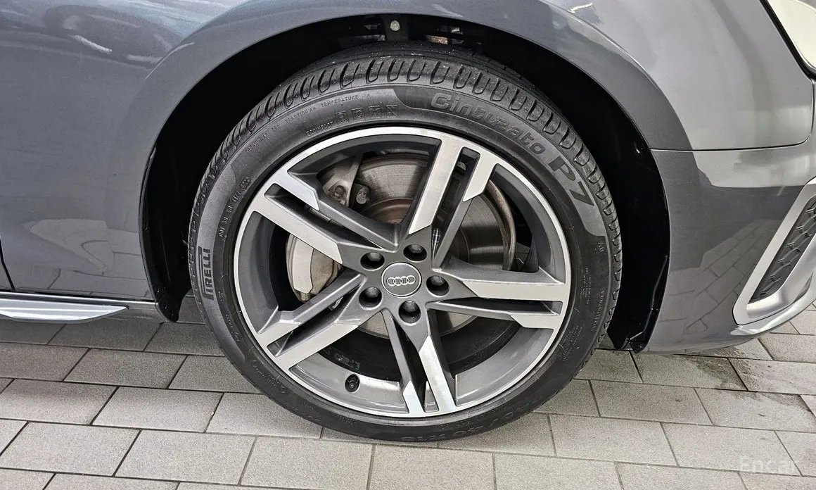 Фото 5 - Audi A4