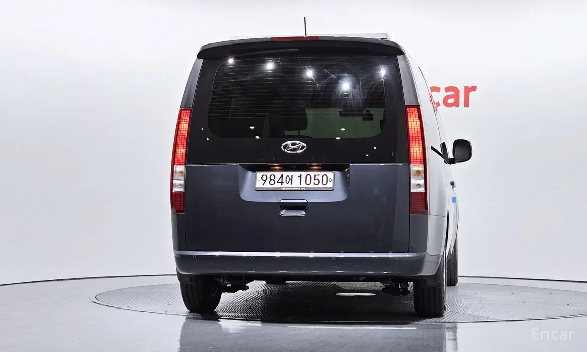 Фото 4 - Hyundai Staria