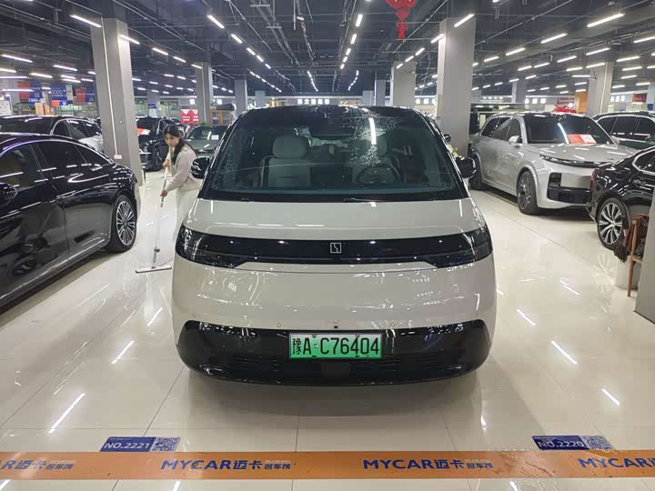 Фото 2 - Zeekr Mix