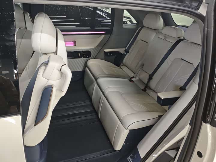 Фото 5 - Zeekr Mix