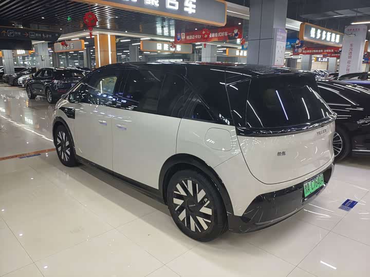 Фото 7 - Zeekr Mix