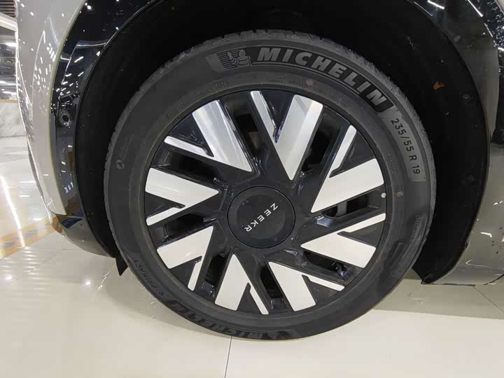 Фото 8 - Zeekr Mix