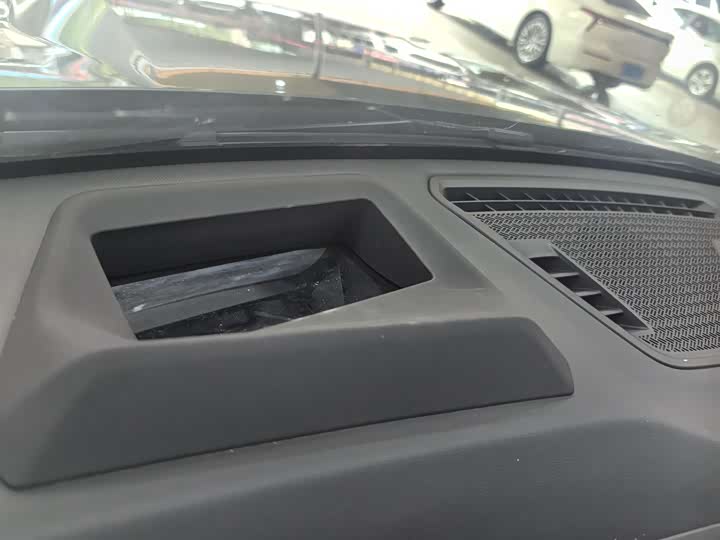 Фото 14 - BMW iX1