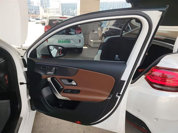 Фото 15 - Mercedes-Benz A-Class