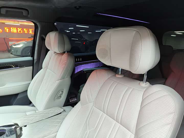 Фото 10 - Zeekr 009