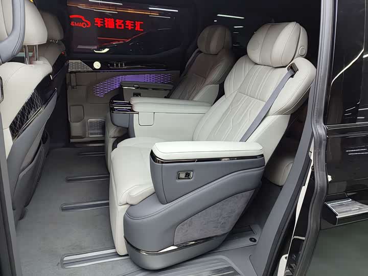 Фото 11 - Zeekr 009