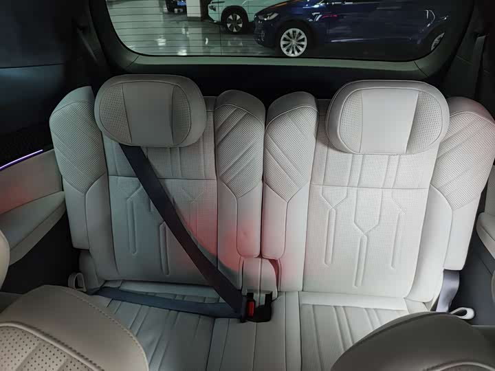 Фото 12 - Zeekr 009