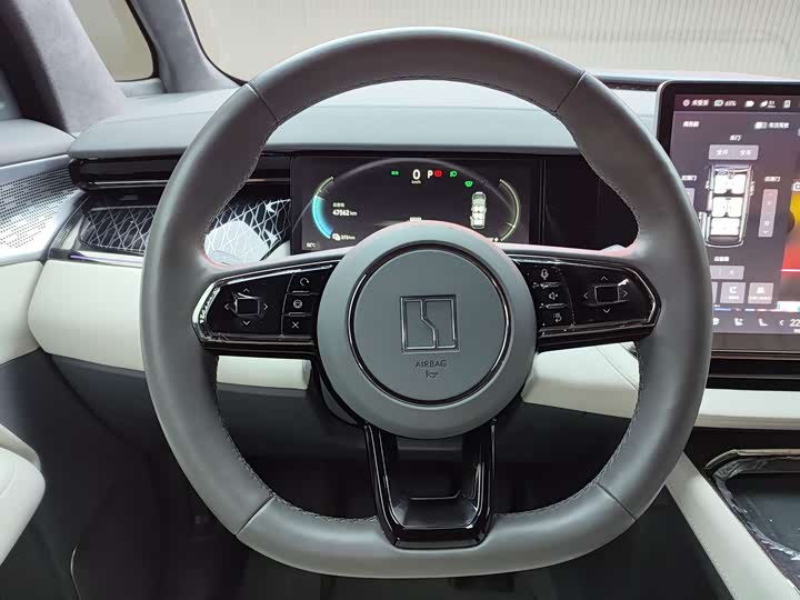 Фото 14 - Zeekr 009